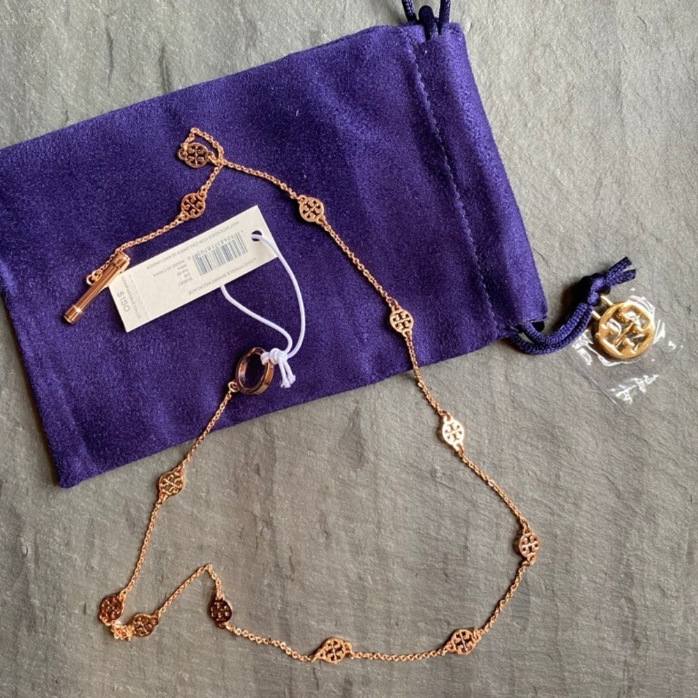 TORY BURCH Logo Toggle Short Necklace in Rose Gold